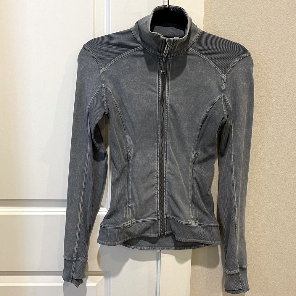 Lululemon “ON THE MOVE” jacket